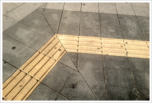 屈折点に点状ブロックがない